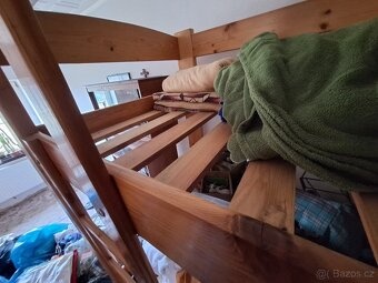Poschoďová postel