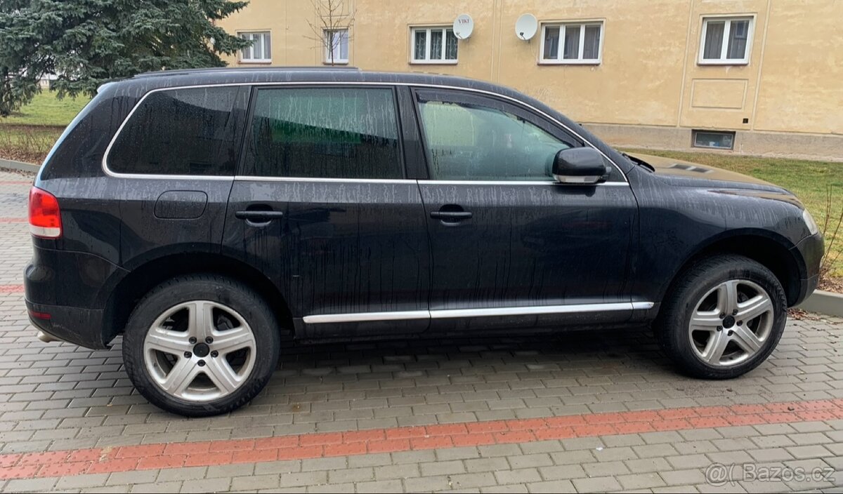 VOLKSWAGEN TOUAREG