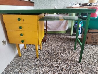 dětský psací stůl