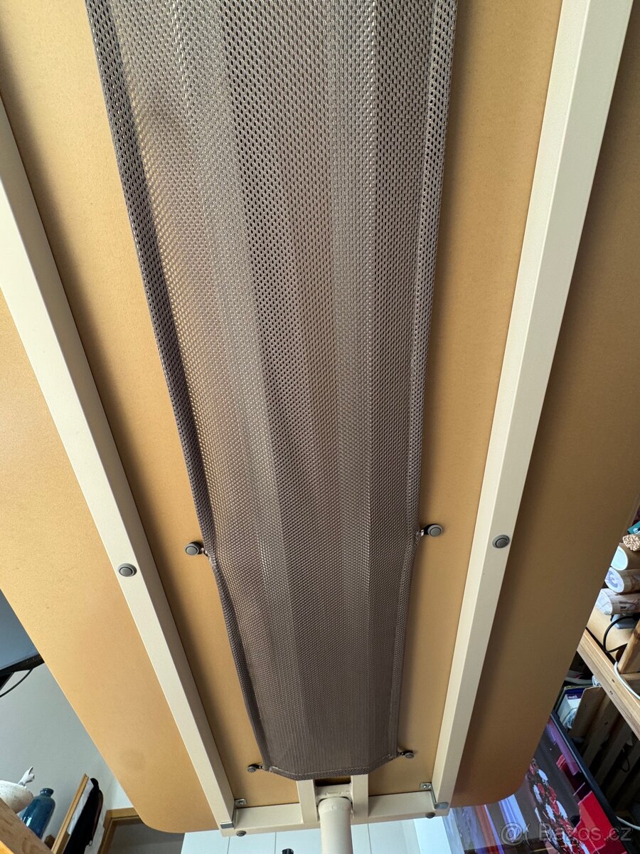 IKEA Bekant psaci stul s nastavitelnou vyskou