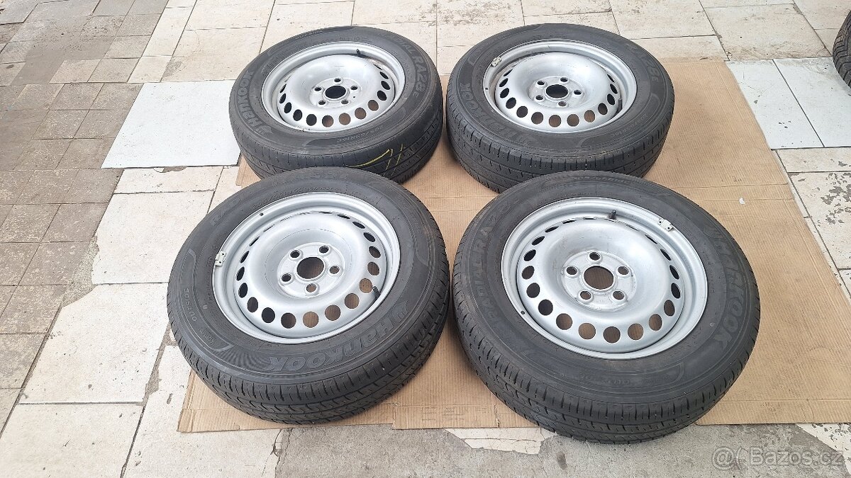 Sada disků VW 16" 5x120 letní pneu 205/65 R16C 3-7mm