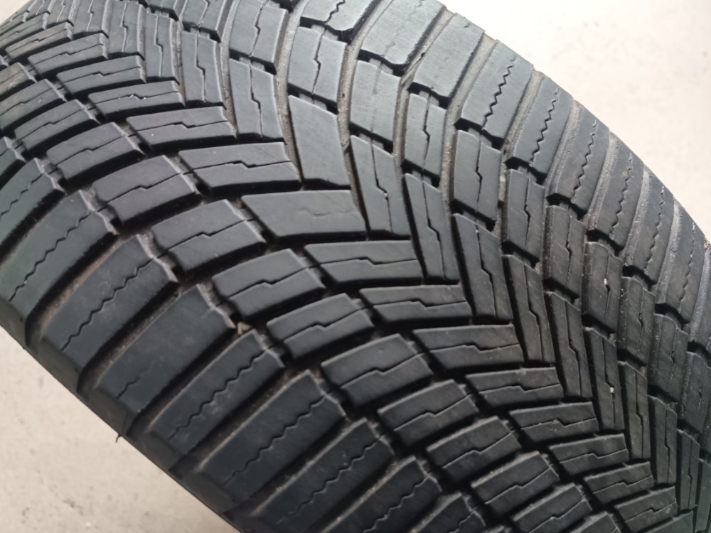 215/50 R17 BRIDGESTONE (1622)