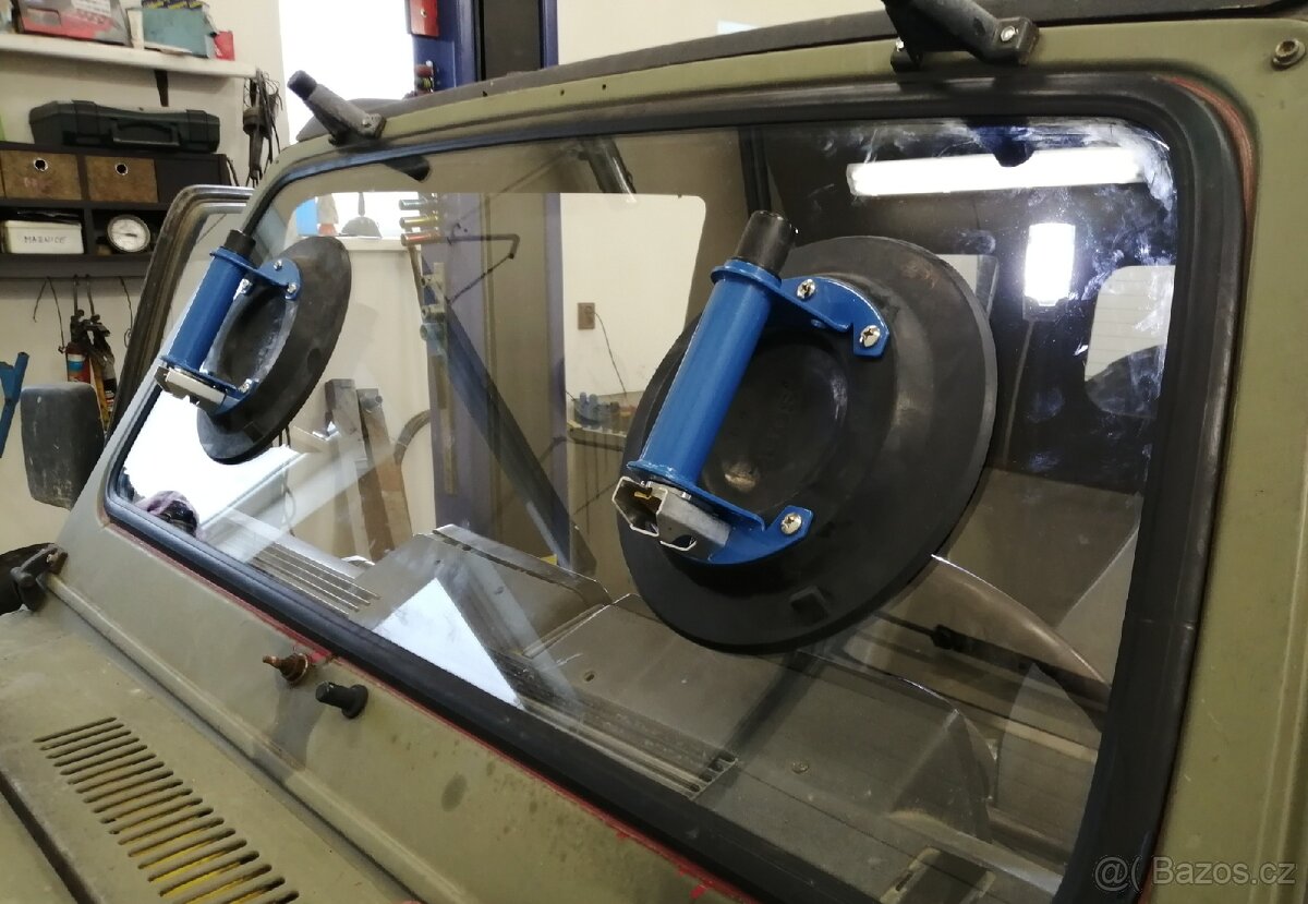 Sklo Suzuki Samurai.
