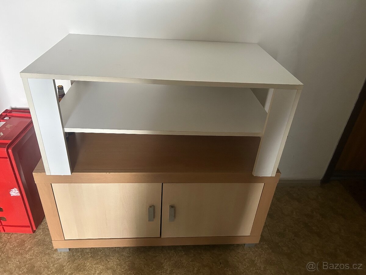 Konferenční stolek a komoda