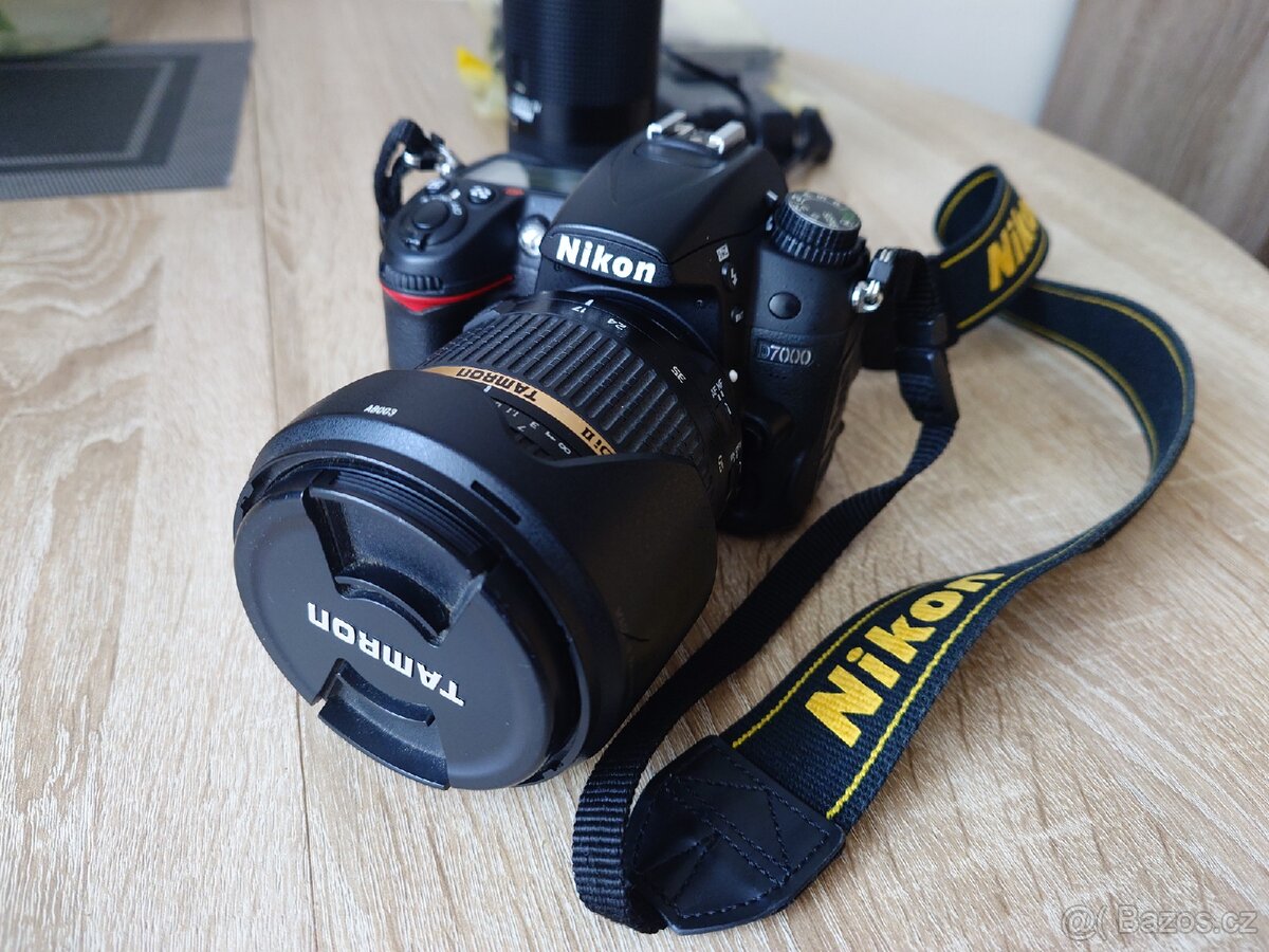 Nikon D7000+ Nikon 75-300+ příslušenství