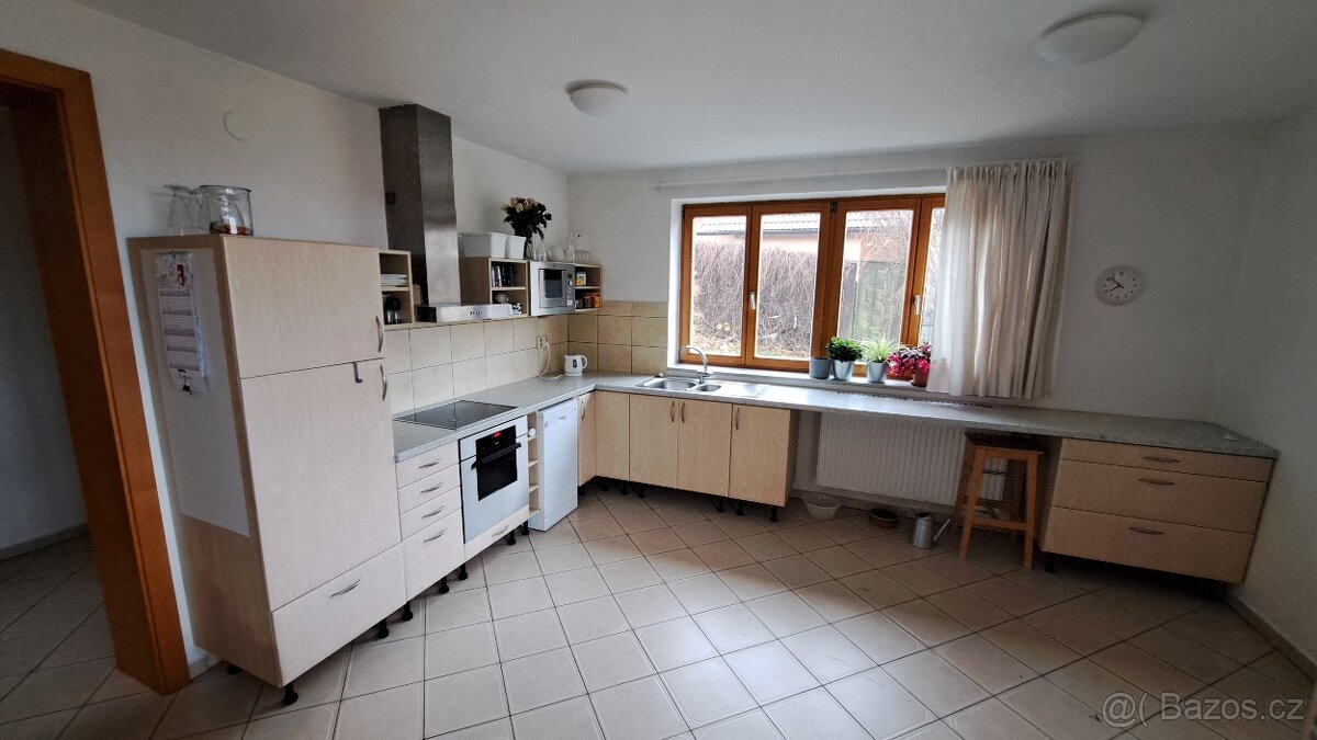 Starší kuchyňská linka