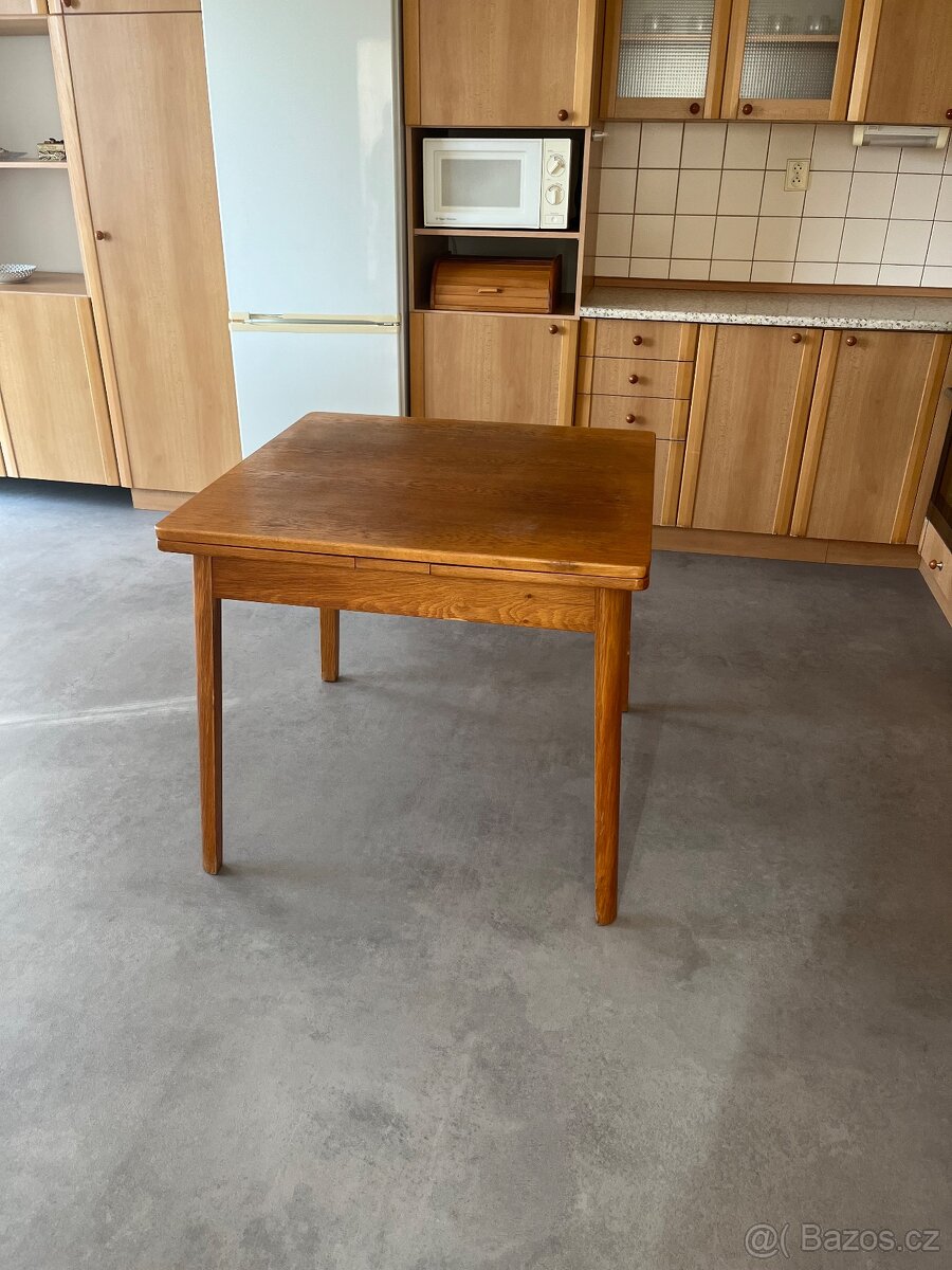 Dreveny rozkladaci stul