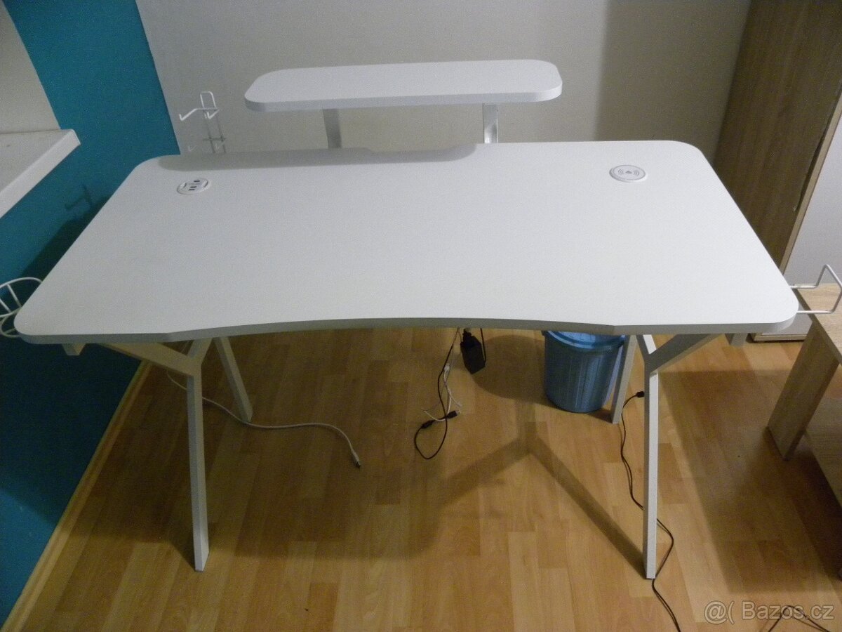 Herní stůl Genesis Holm 320 RGB bílý s led podsvícením