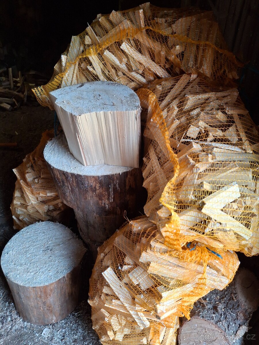 Suché SMRKOVÉ třísky – 10kg pytel, délka 10–50 cm