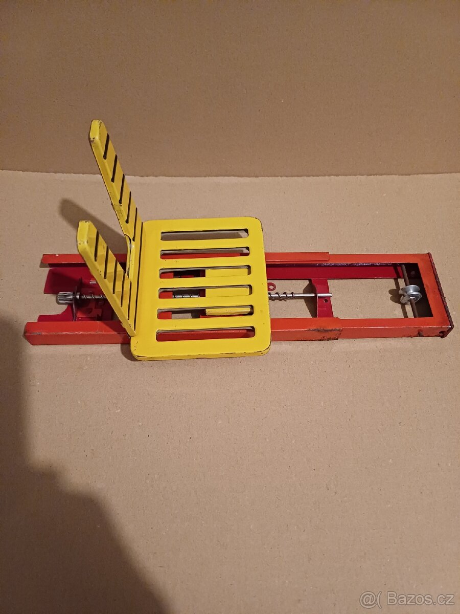 Staré hračky. Ites,kdn.