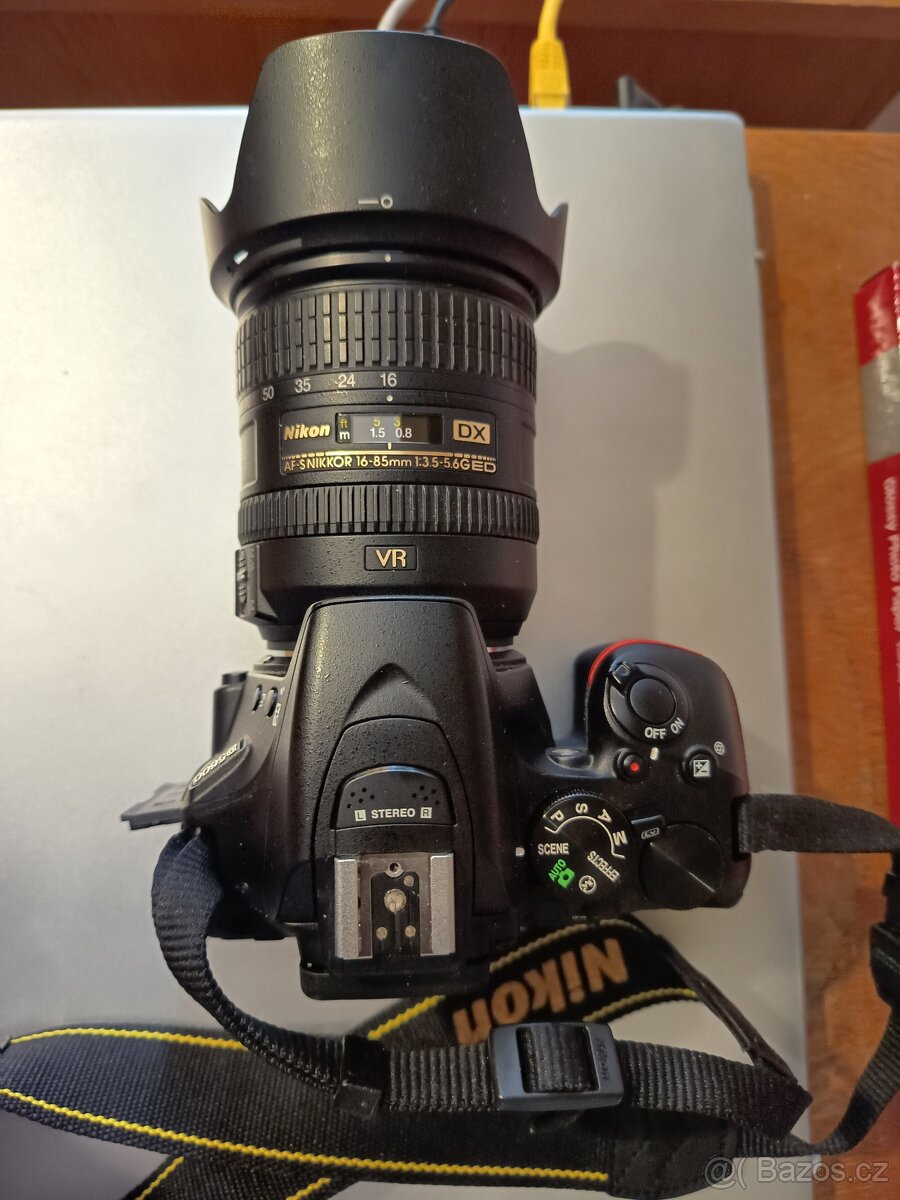 Prodam Nikon D 5600 + objektiv 16-85mm+Blesk+baterie