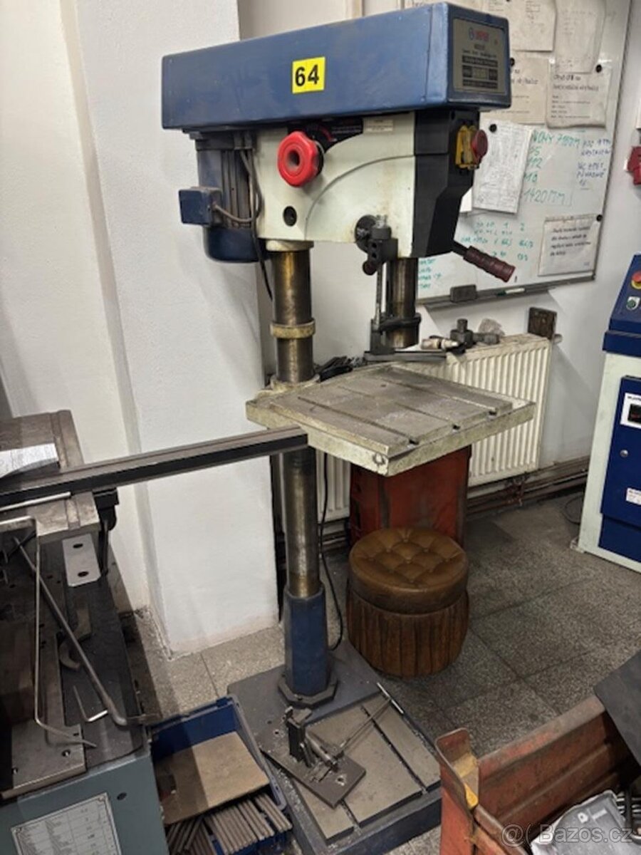 Sloupová vrtačka (8760)