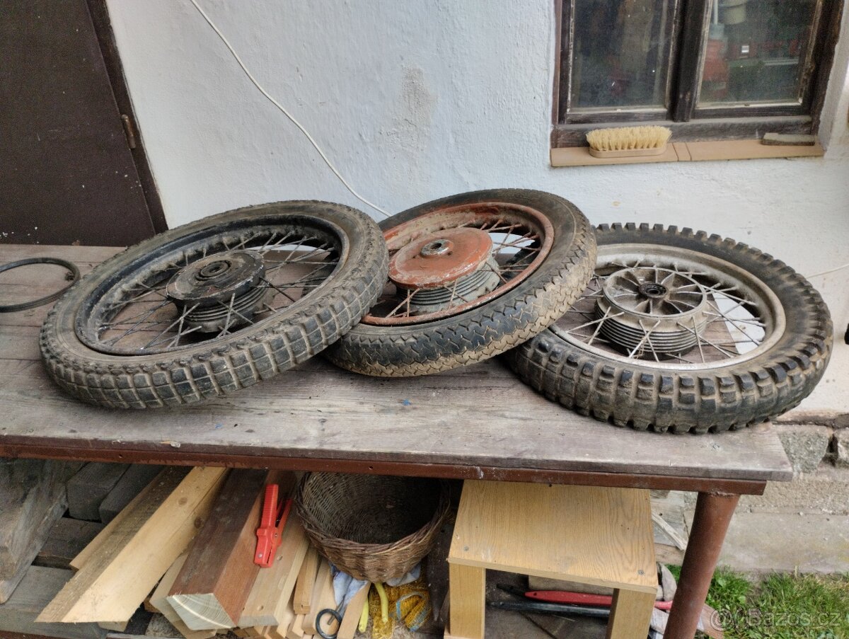 Motory Jawa 250 a Čz 175 + Směs náhradních dílů jen komplet