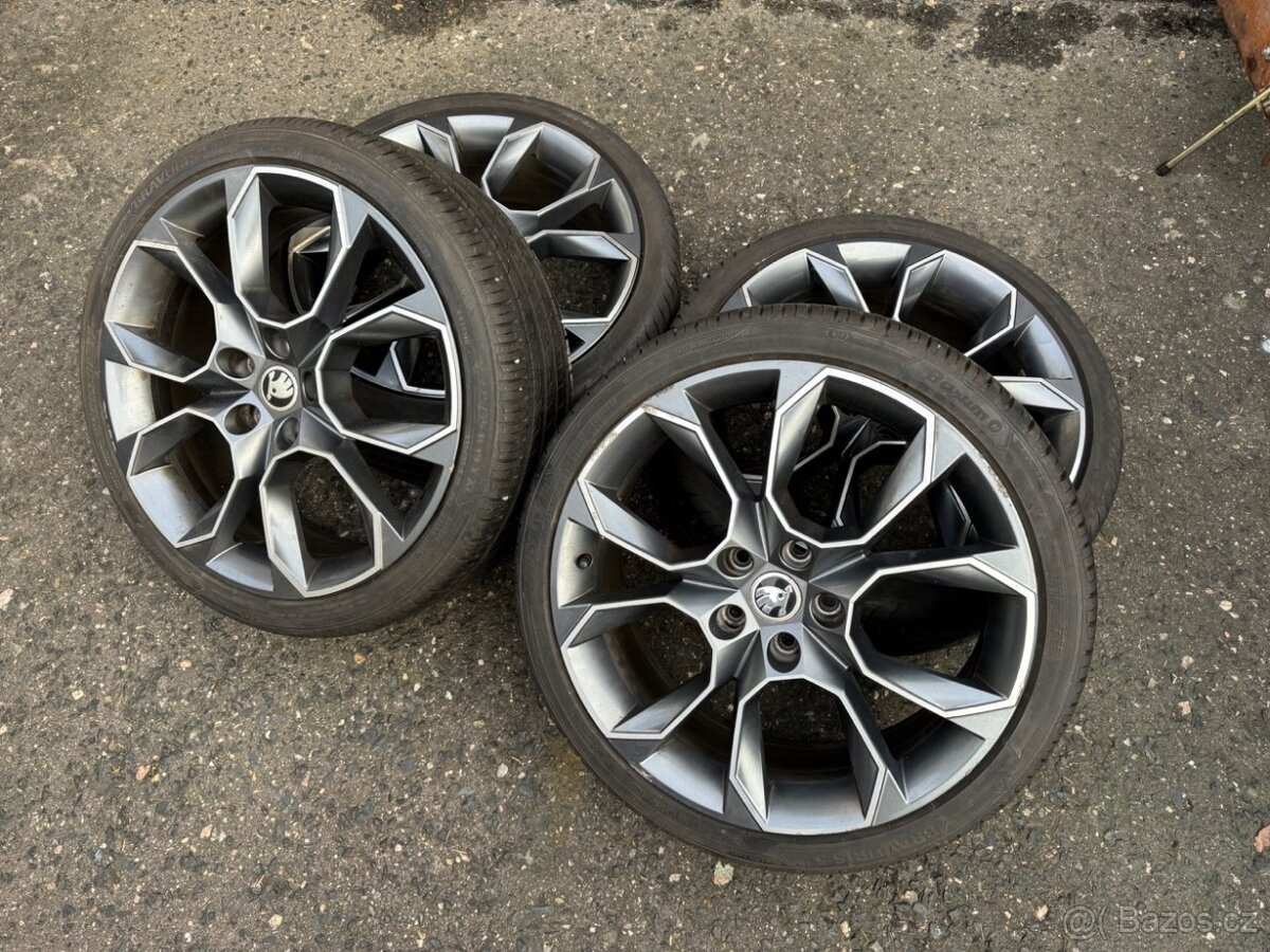 Sada ALU kol Škoda Octavia RS - XTREME R19" s letními pneu