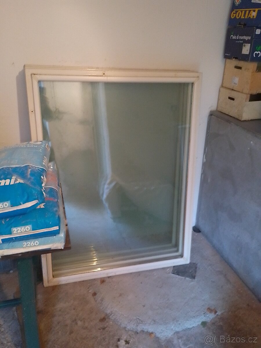 Dvojité okna ve dřevěném rámu