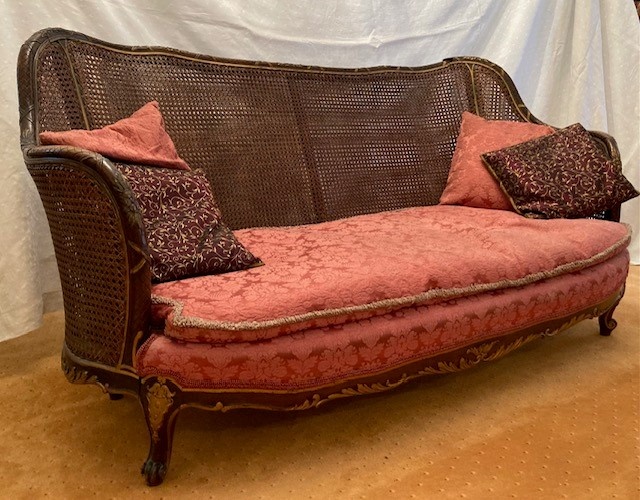 Bergere Salon Suite