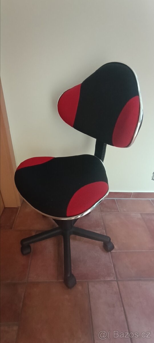 Otáčecí židle