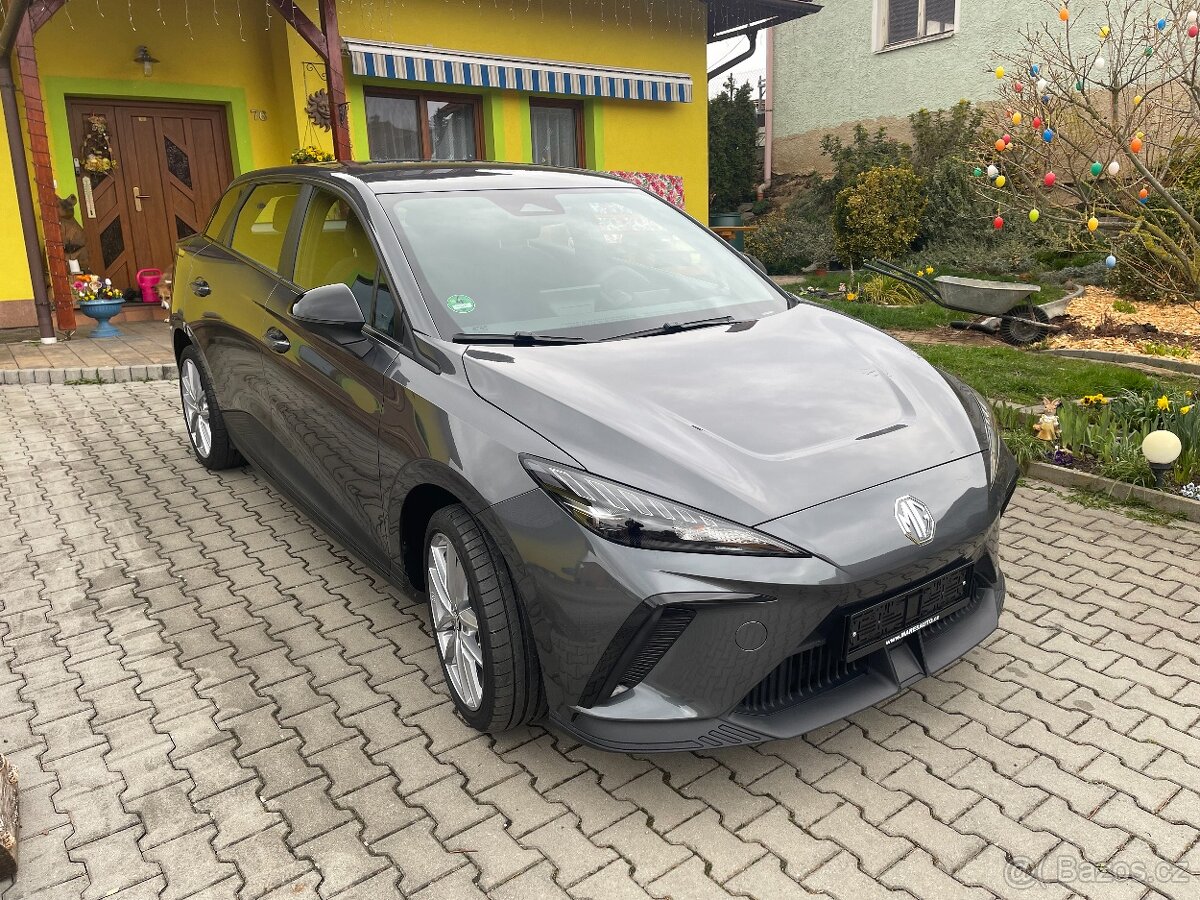 Prodám MG4 Electric r,v,12/2022 125 KW baterie 54 KWh DPH