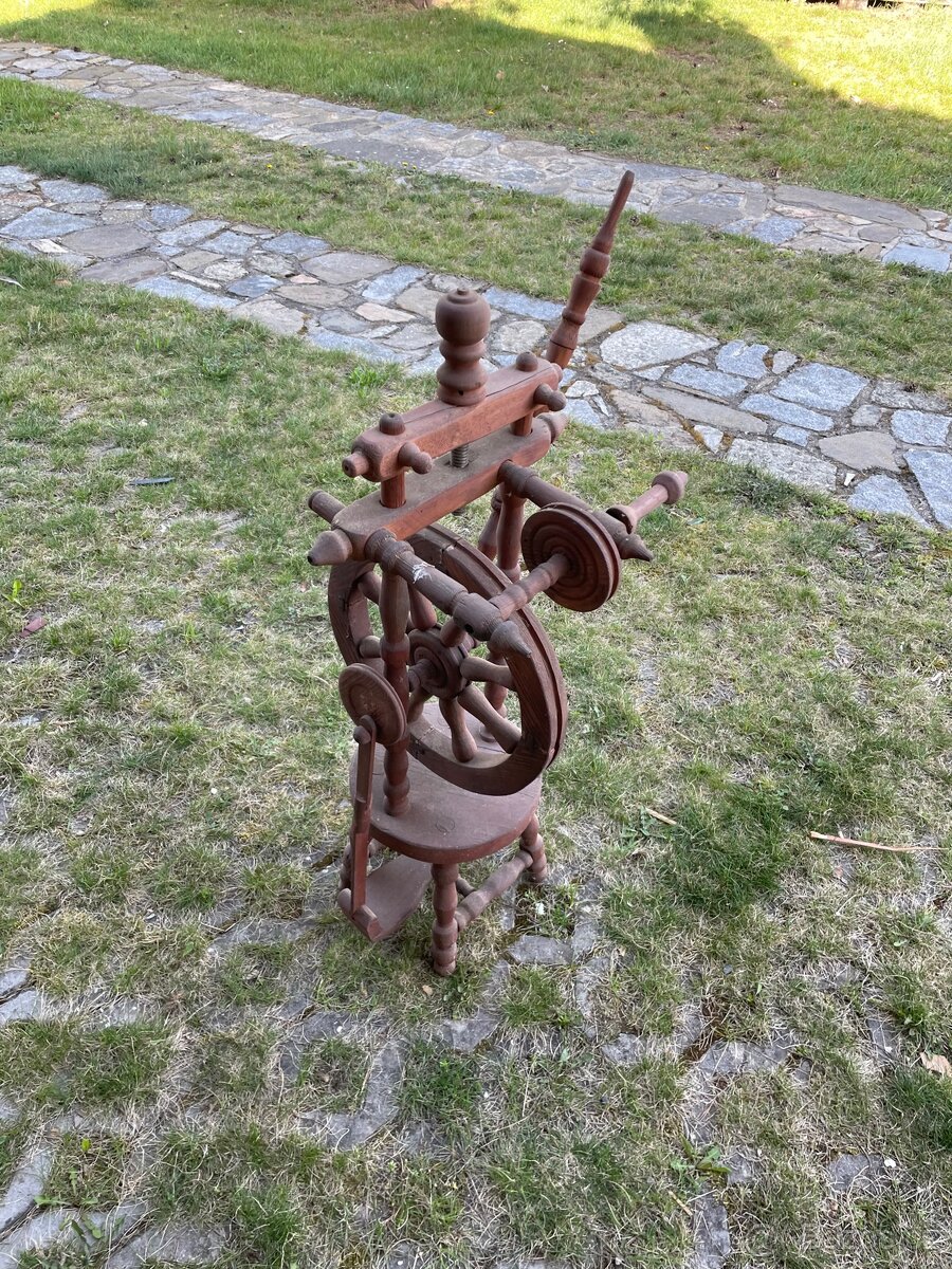 starožitný dřevěný kolovrat – sběratelský kousek