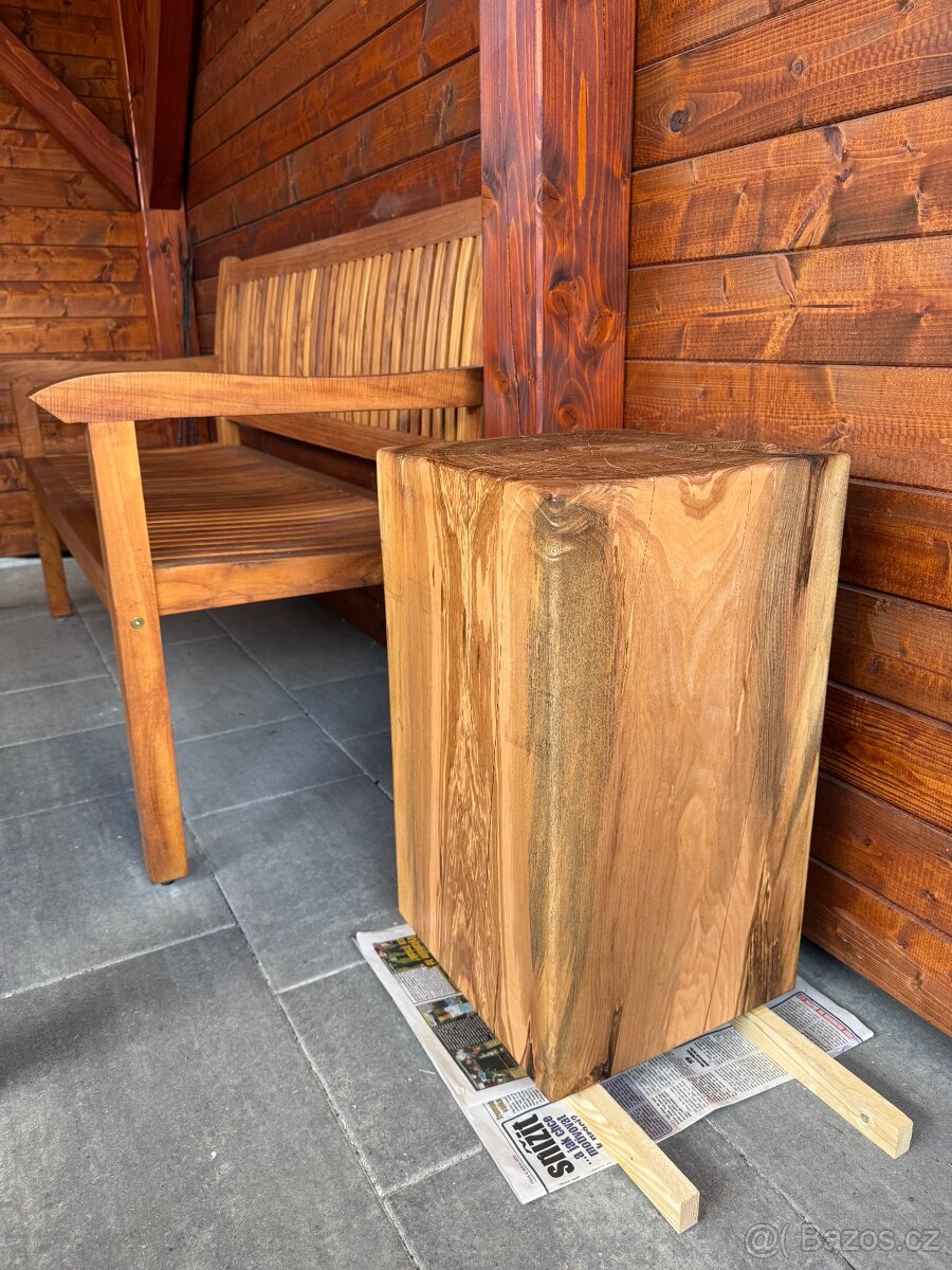 Hranol, špalek, trám jasan na sezení do pergola, táborák