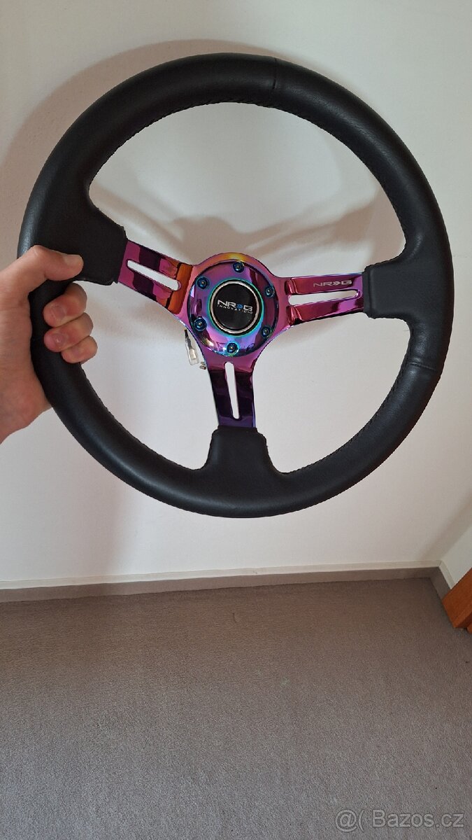 Sportovní volant NRG + šroubky races neochrome