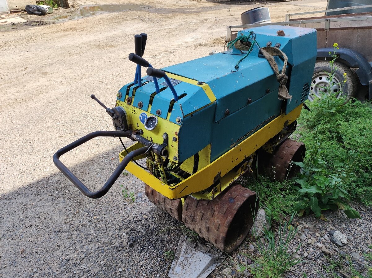 Válec Rammax RW702