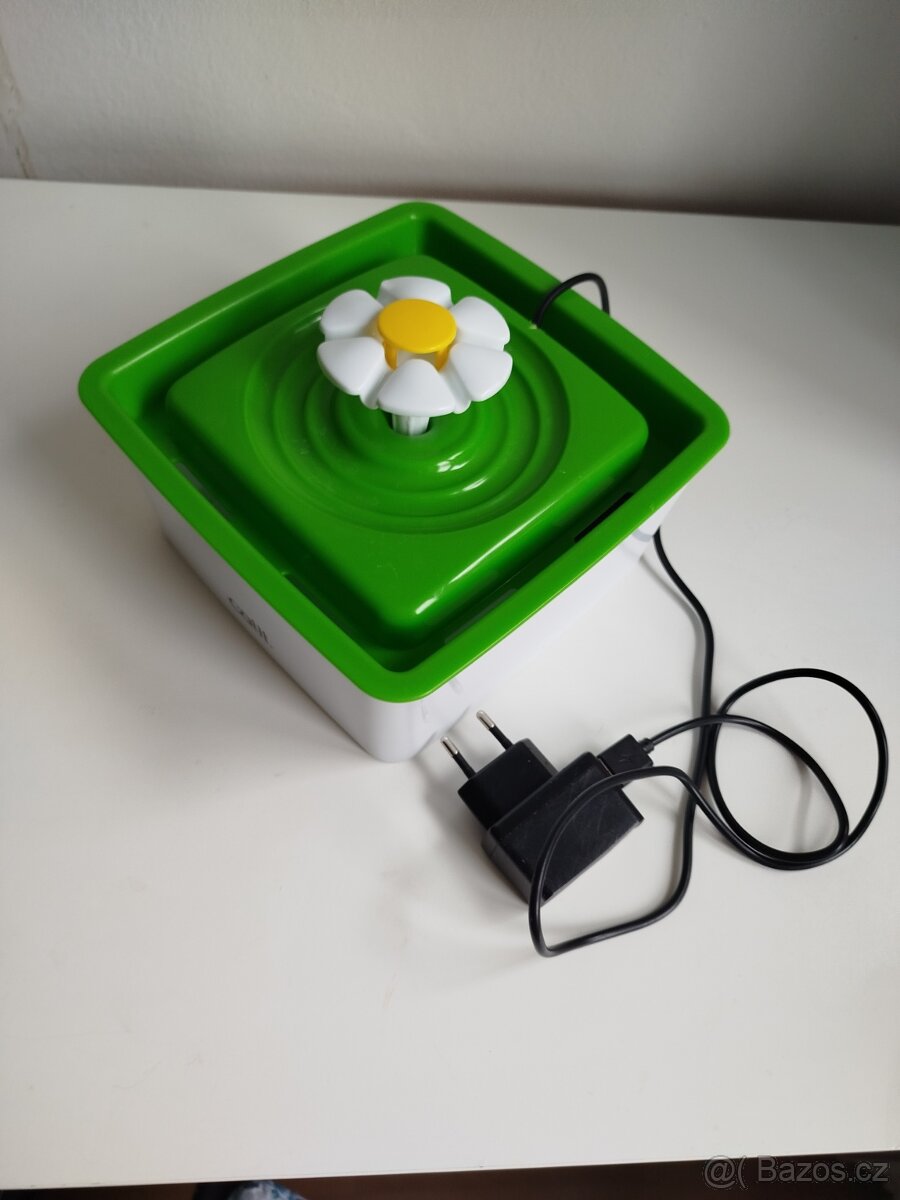 kočičí fontána na vodu plastová flower