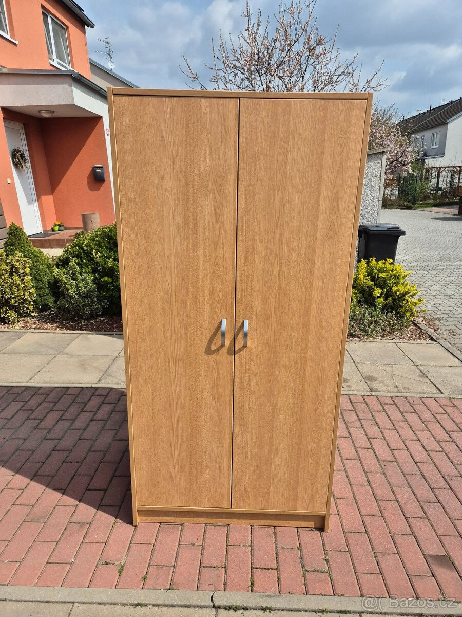 Dětský pokoj, skříň, komoda, knihovna
