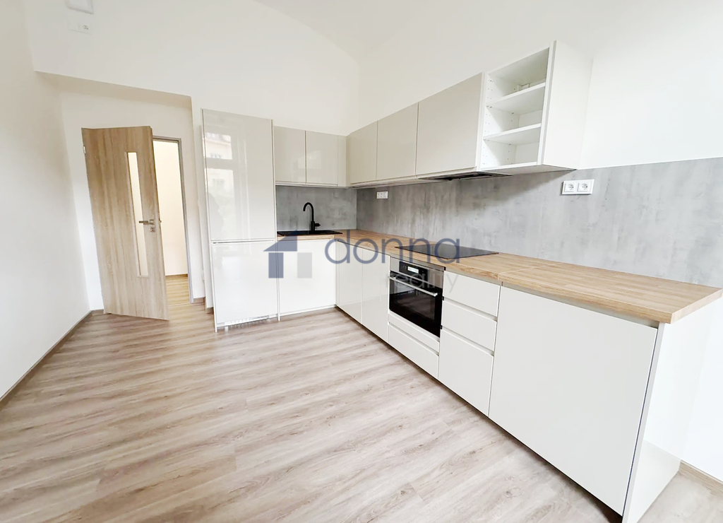 Pronájem bytu 2+kk, 44m², ul. Sinkulova, Praha 4 - Nusle, no