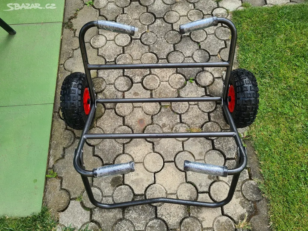 Přepravní vozík pro čluny.