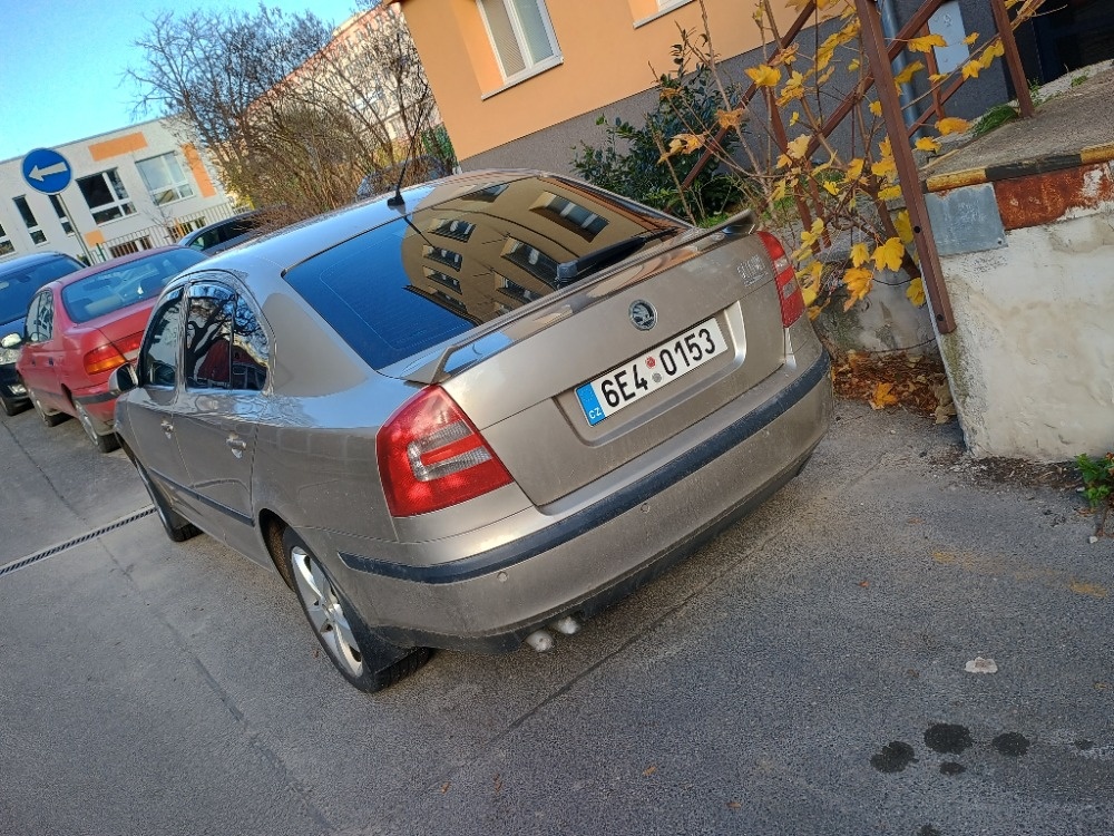 Prodám Škoda Octavia 2.0 TDI zlaté barvy.