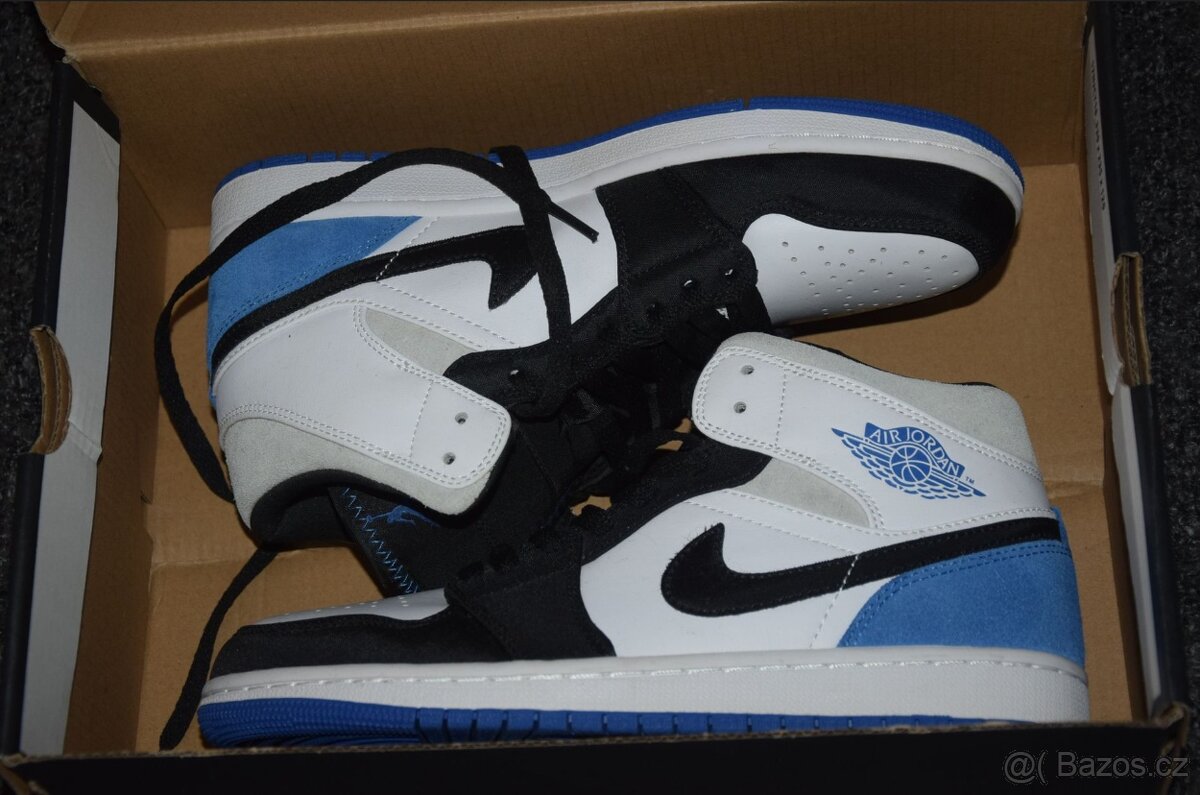 NIKE AIR JORDAN MID SE velikost EU 40, nové. krabice