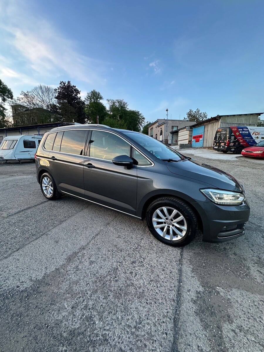 Volkswagen touran 2017 Dsg Hezké rodinné auto