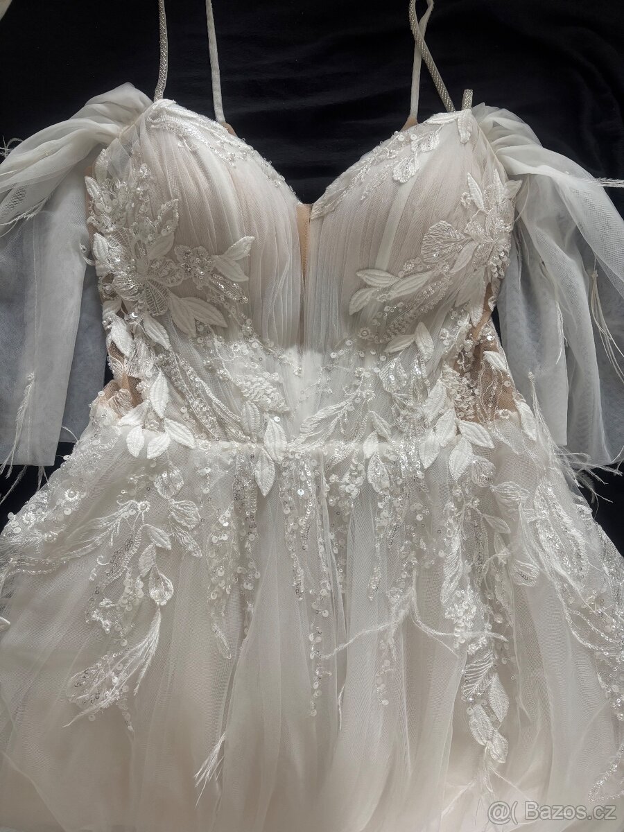 Svatební šaty