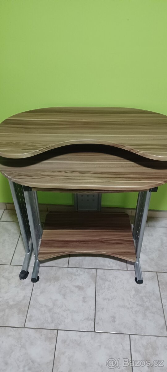 Počítačový stůl
