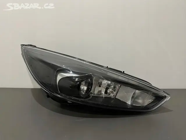 Pravé přední světlo Ford Focus mk3