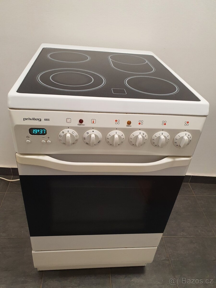 PĚKNÝ 50cm elektrický sporák 220V, ODVOZ STARÉHO