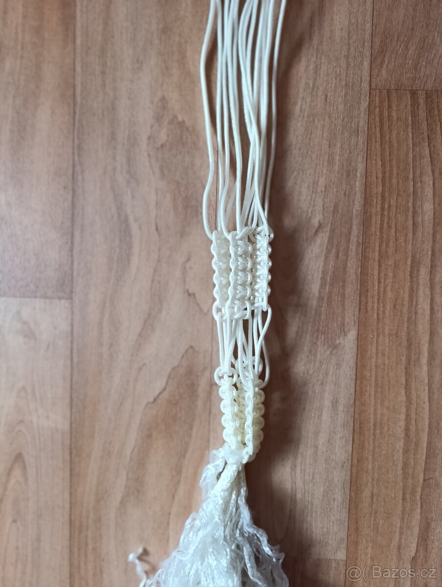 PROVÁZKOVÝ ZÁVĚS NA KVĚTINÁČE