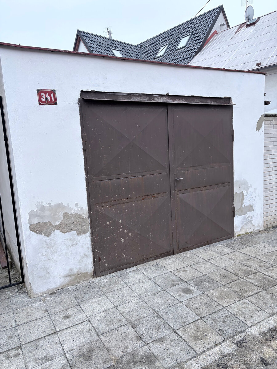Garáž v ulici Riegerova, Kladno