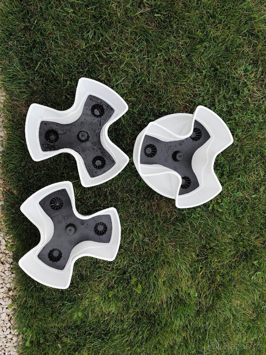 KVĚTINÁČ KASKÁDOVÝ 3 kusy NOVÝ