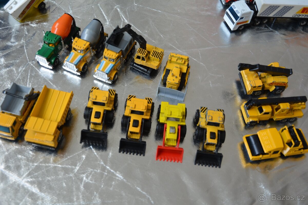 Autíčka Matchbox a další