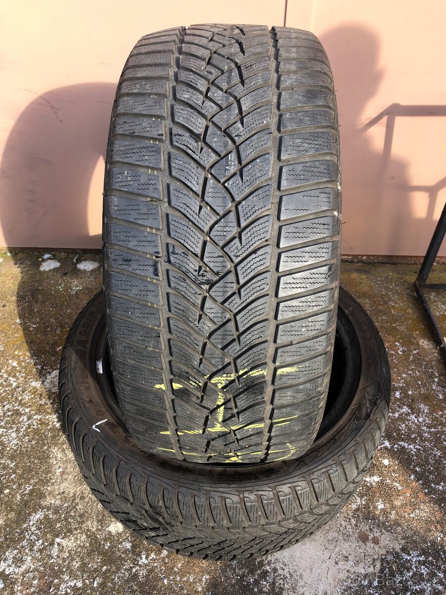 Zimní pneu 245/40R18