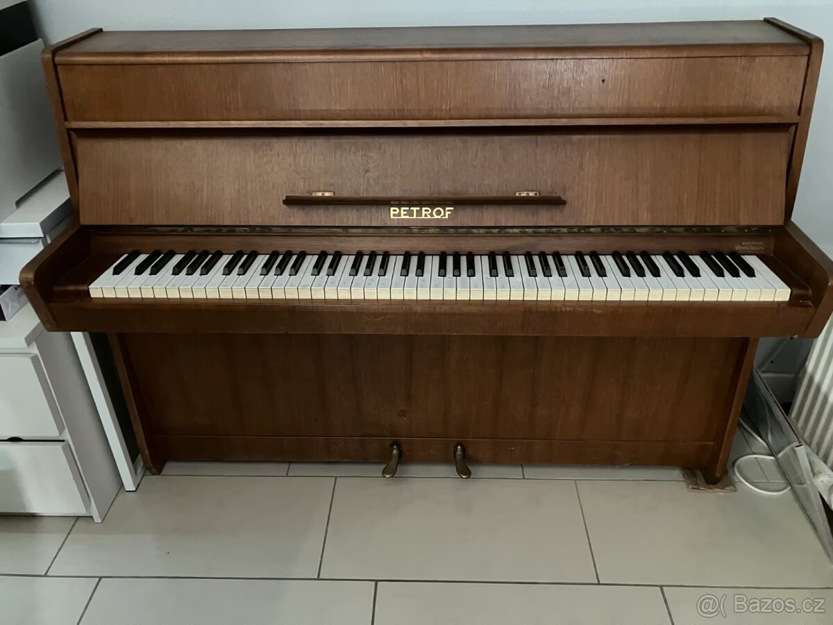 Piano Petrof - Ořech
