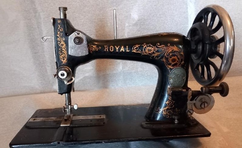 Šicí stroj Royal, straožitný, k dekoraci nebo pro sběratele