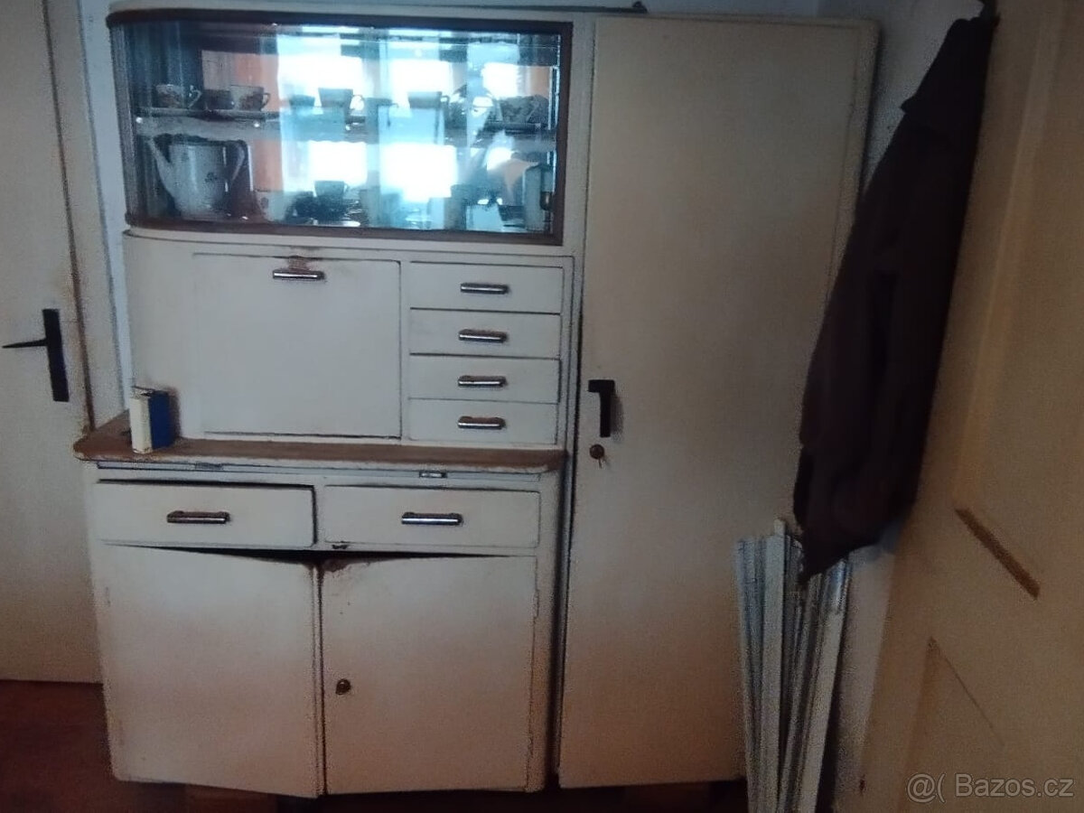 stará kuchyňská linka, retro, k renovaci