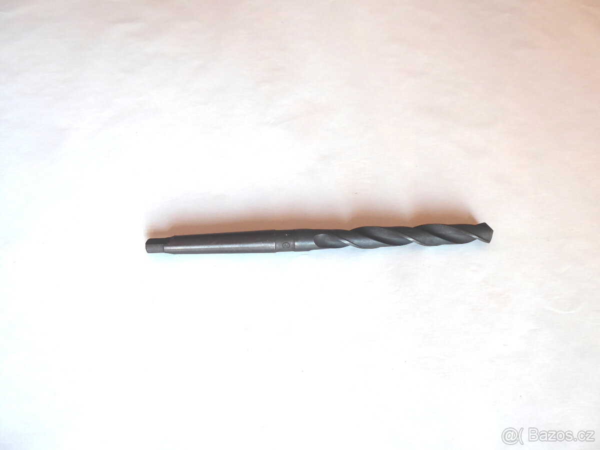 B207_ Vrták spirálový, 12 mm, 3 ks, nepoužitý, kuželový