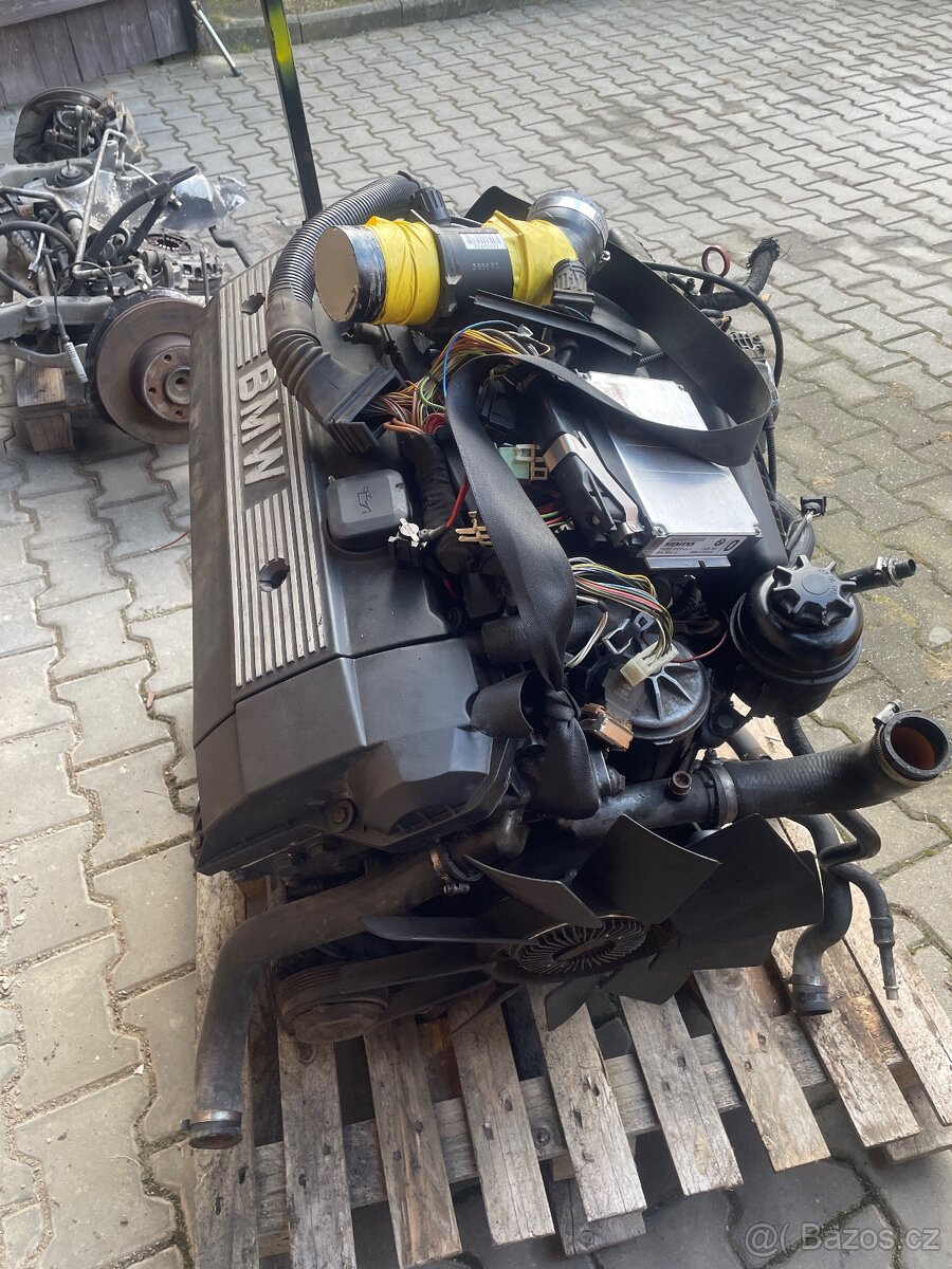 Motor BMW E39 523i m52 b25 singlvanos 125kw