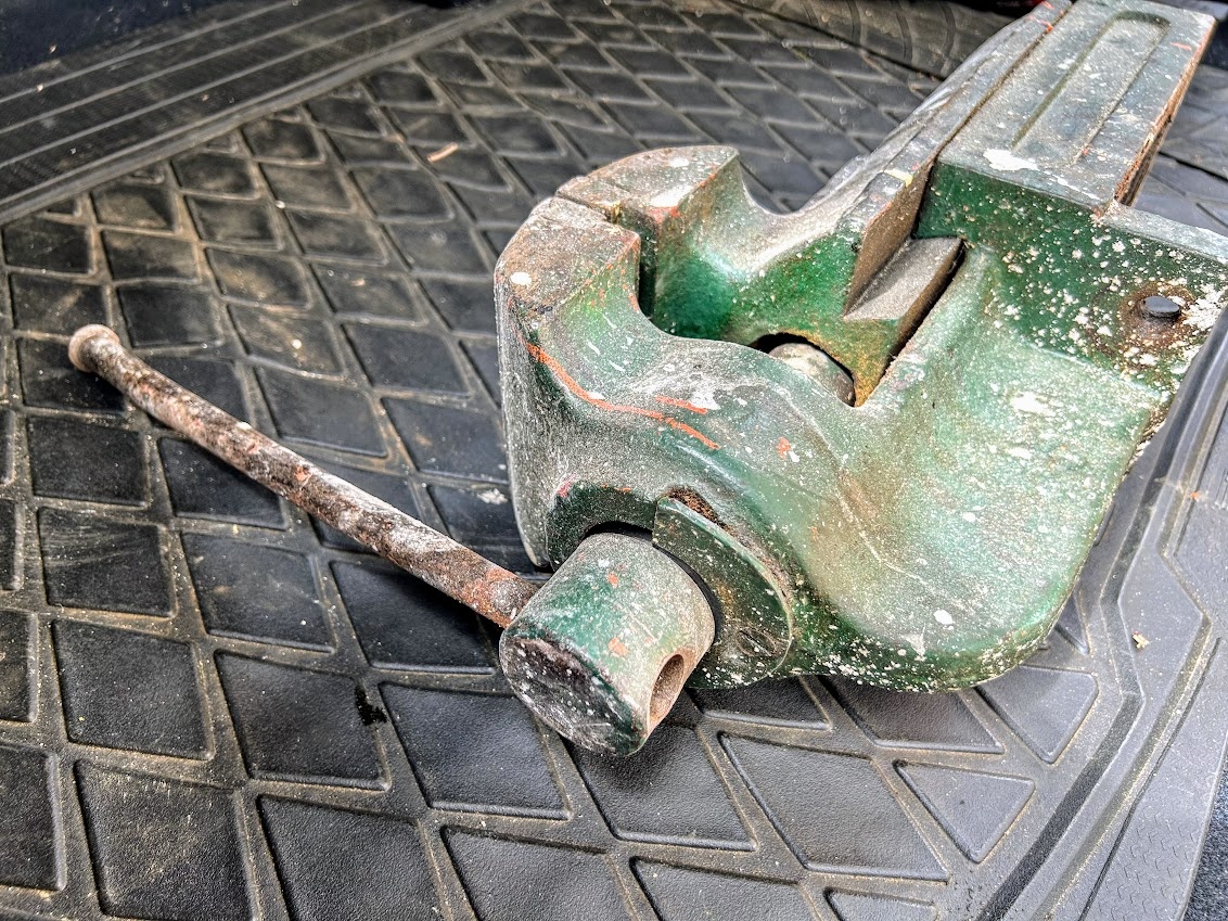 Prodám kvalitní svěrák 12x45 cm