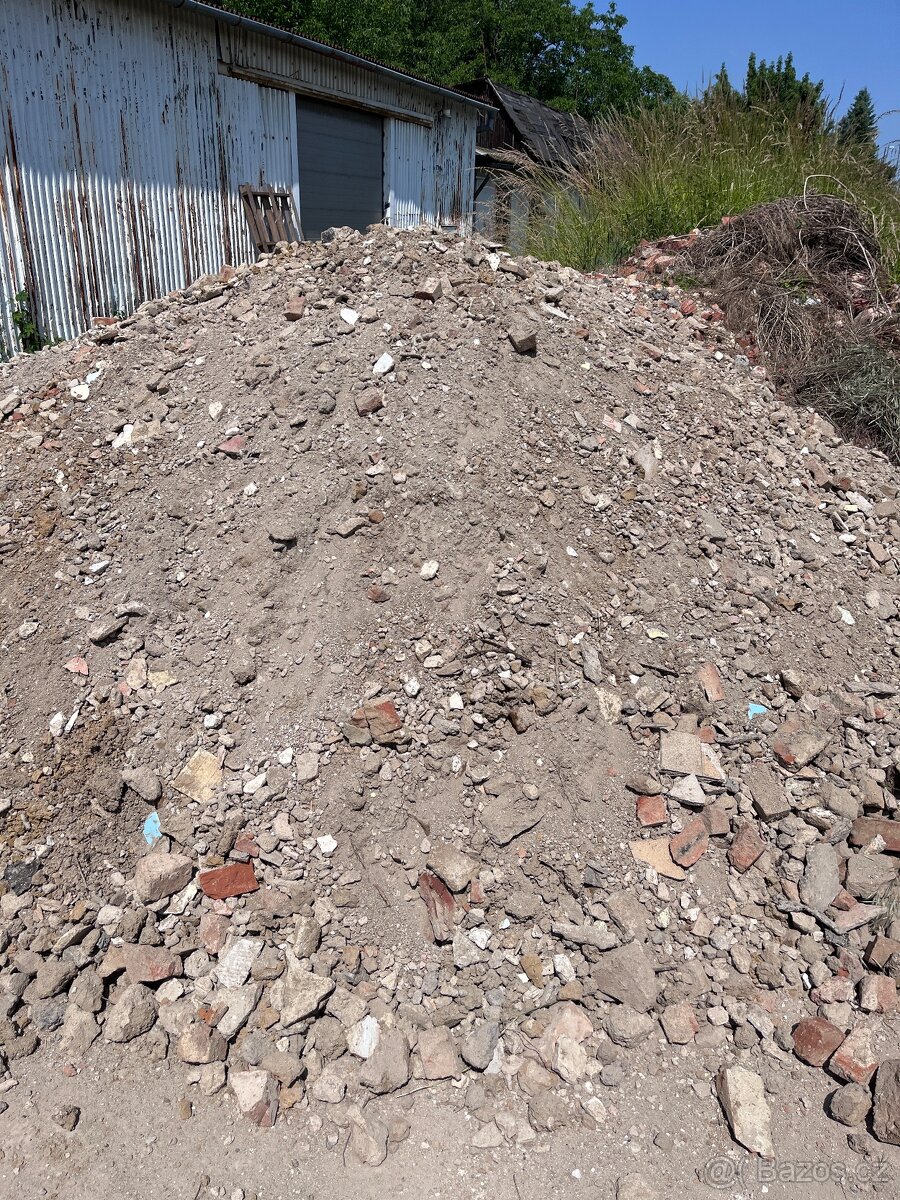 Suť zdarma, cihly z bouračky