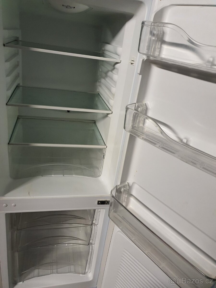 kombinovaná úzká lednice